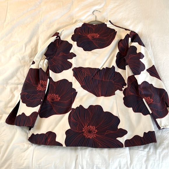 Elizabeth McKay Large Floral V-neck Tunic. Size 14. - Picture 5 of 5